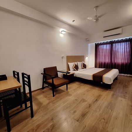 Hotel B R Regency Thiruvananthapuram Esterno foto
