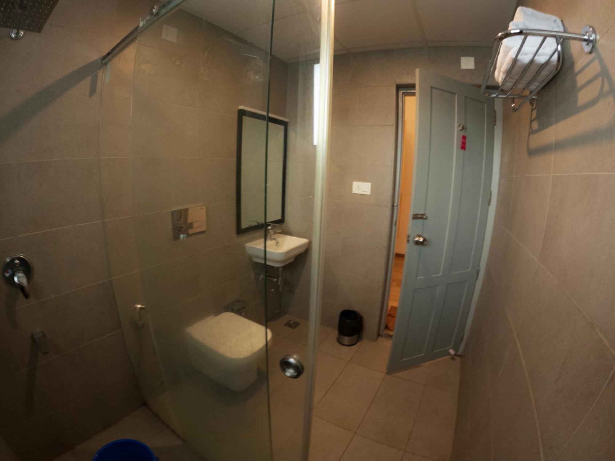 Hotel B R Regency Thiruvananthapuram Esterno foto