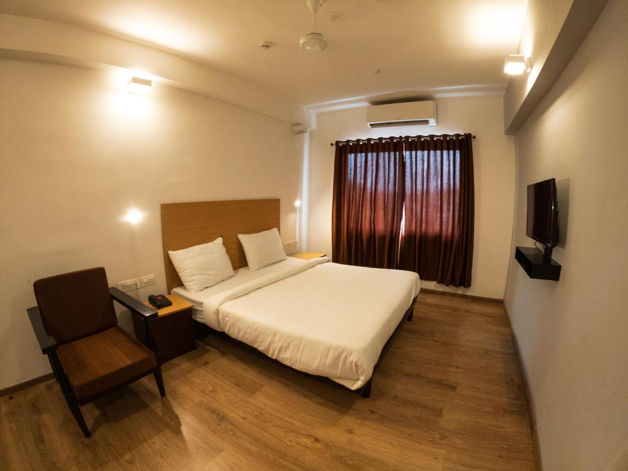 Hotel B R Regency Thiruvananthapuram Esterno foto