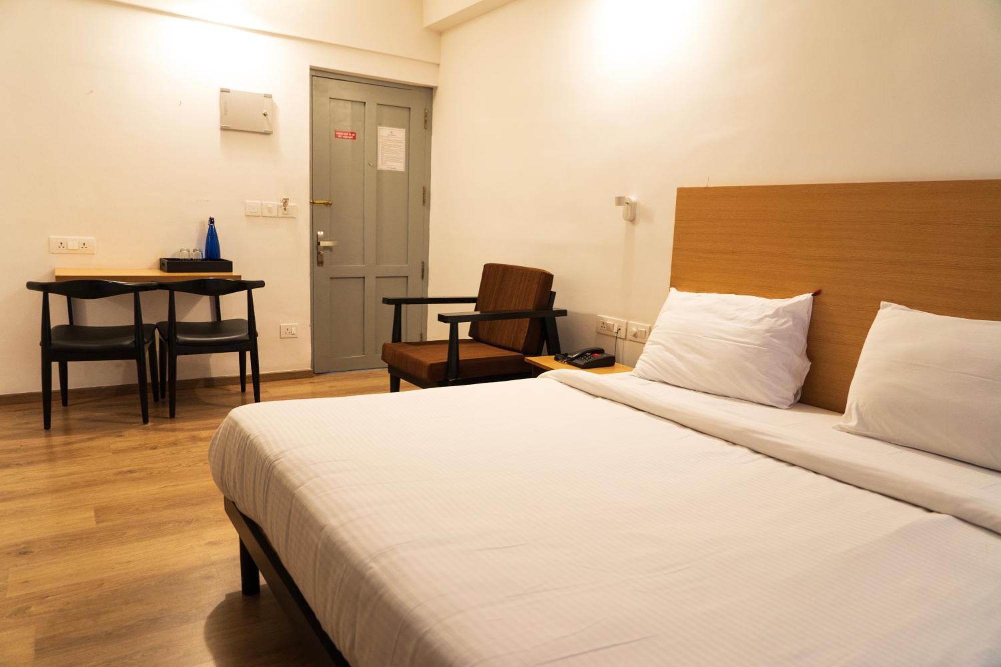 Hotel B R Regency Thiruvananthapuram Esterno foto