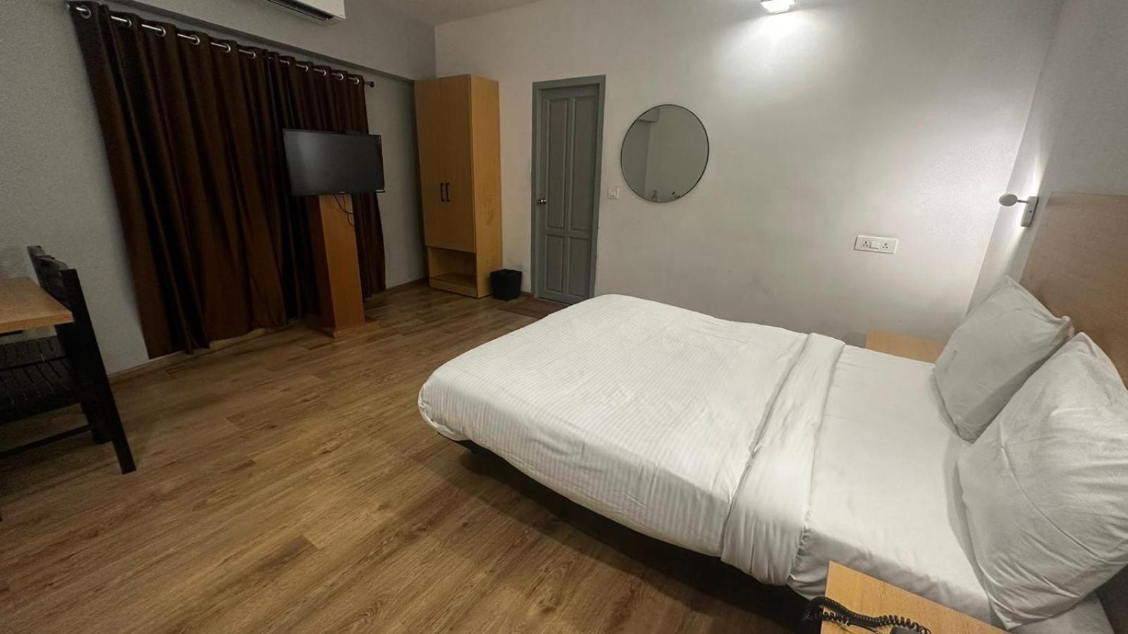 Hotel B R Regency Thiruvananthapuram Esterno foto