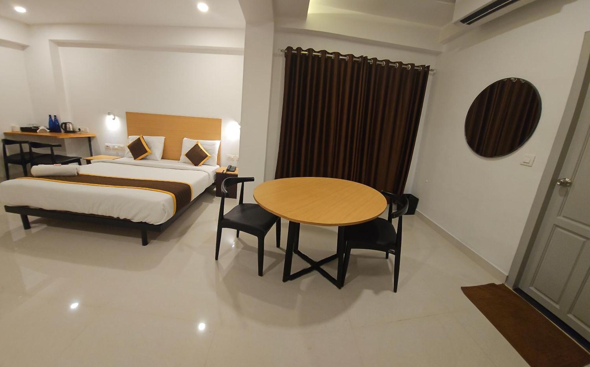 Hotel B R Regency Thiruvananthapuram Esterno foto