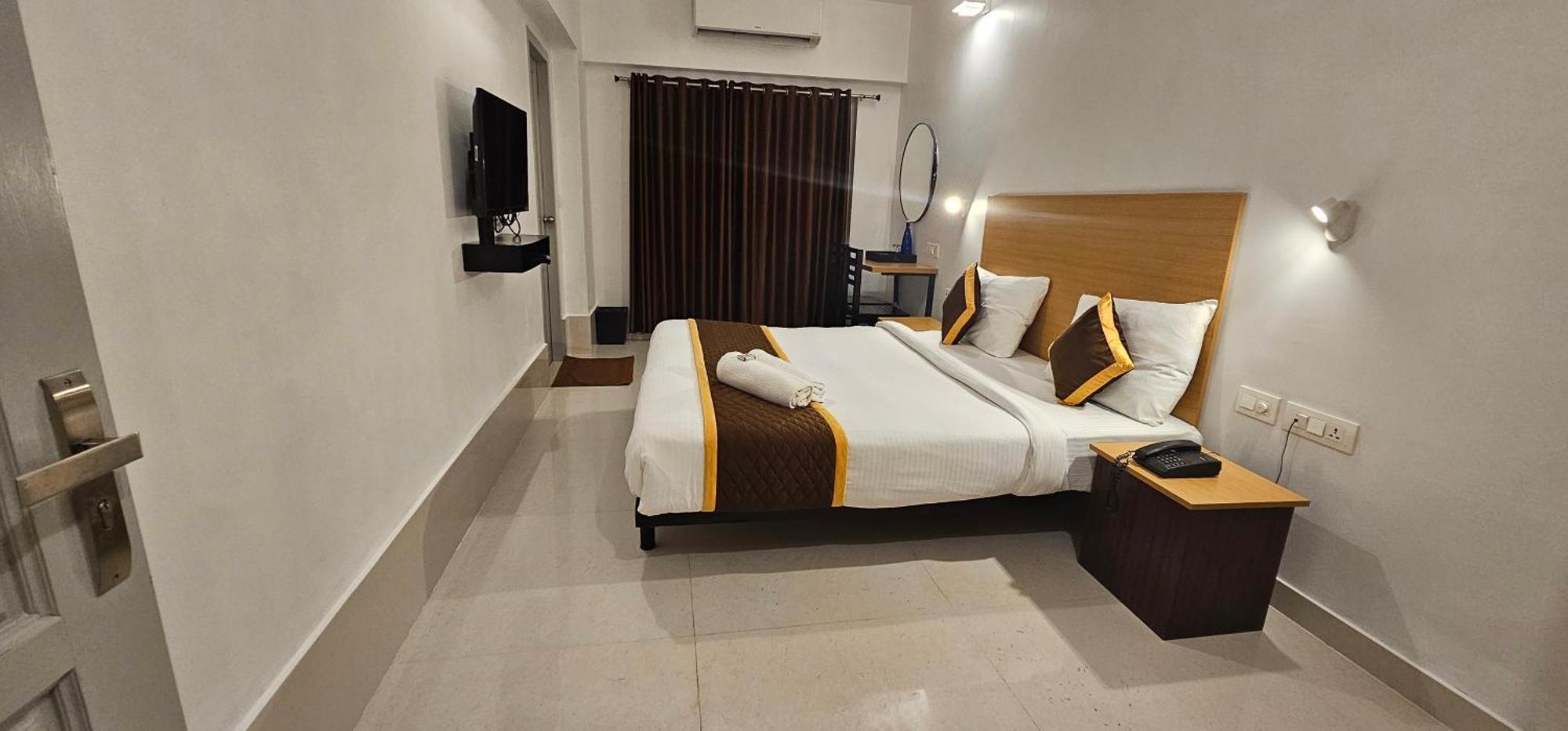 Hotel B R Regency Thiruvananthapuram Esterno foto