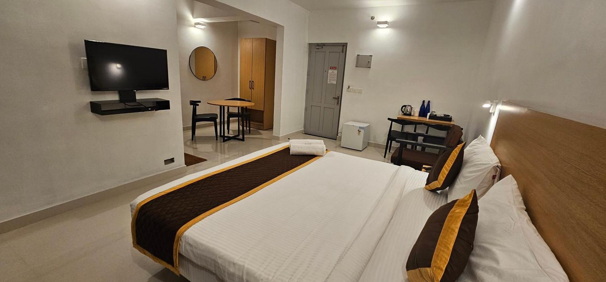 Hotel B R Regency Thiruvananthapuram Esterno foto